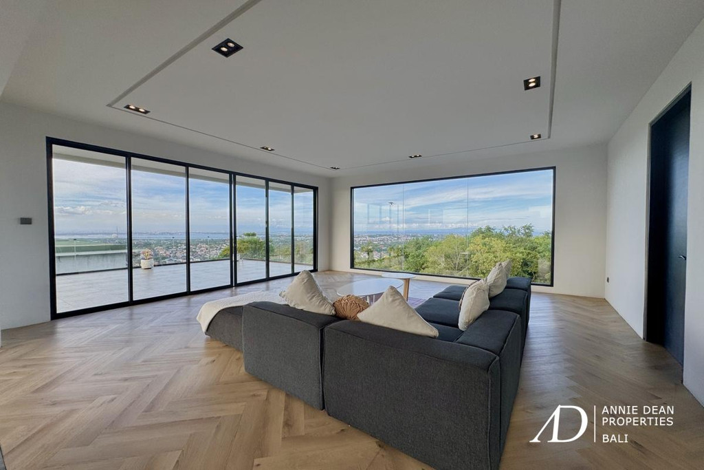 FREEHOLD | 6-BEDROOM VILLA WITH PANORAMIC OCEAN VIEWS IN JIMBARAN