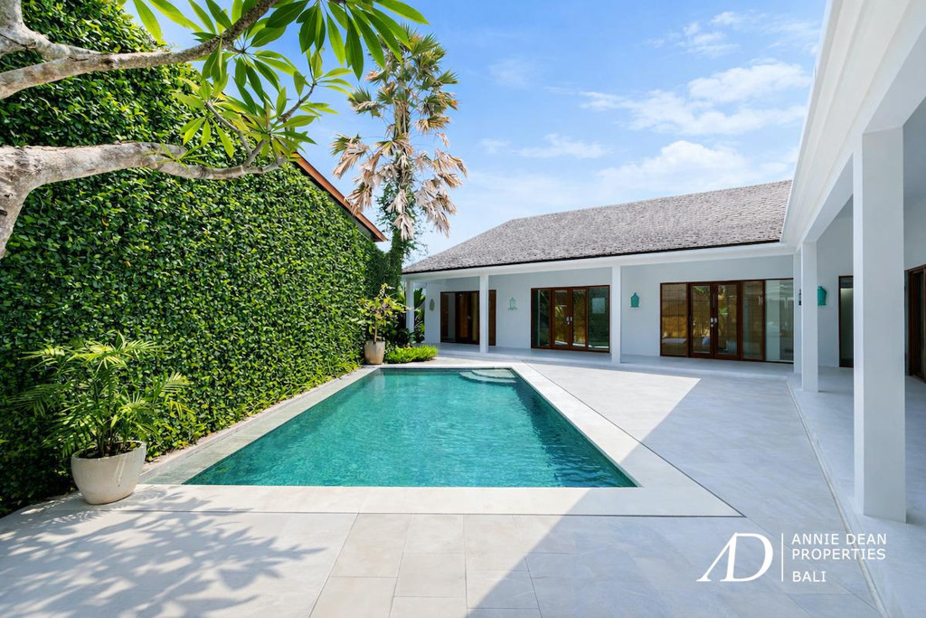 FREEHOLD | SINGLE-LEVEL TROPICAL VILLA WITH PRIVATE POOL