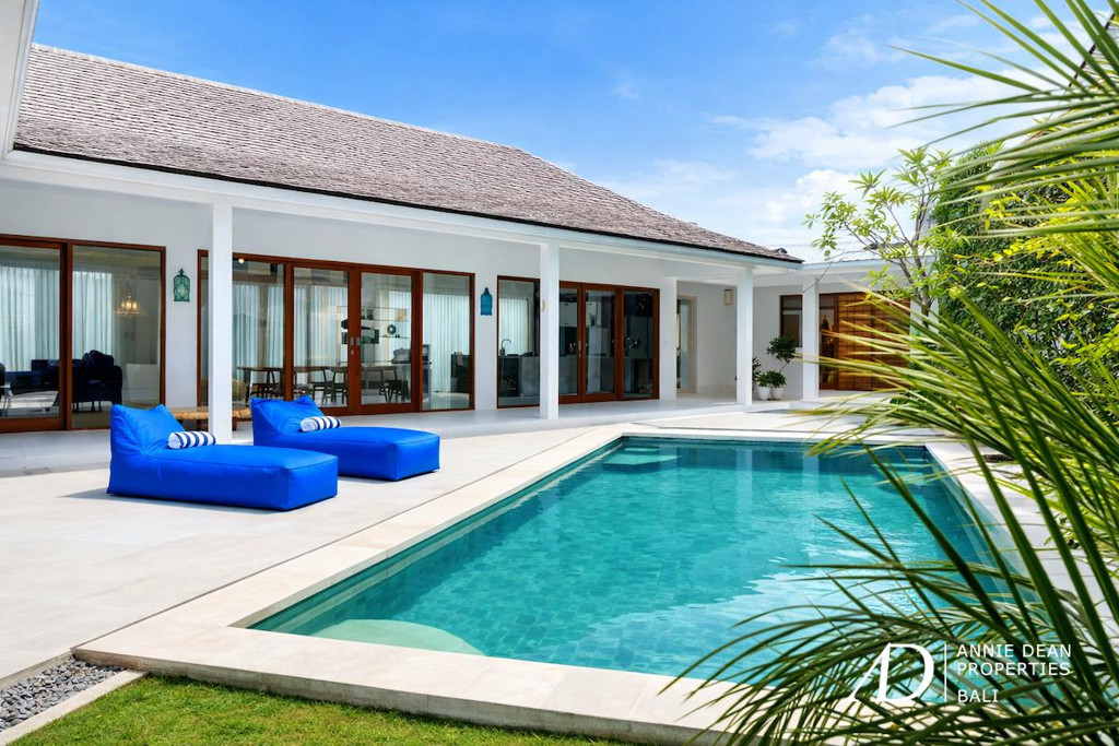 FREEHOLD | SINGLE-LEVEL TROPICAL VILLA WITH PRIVATE POOL