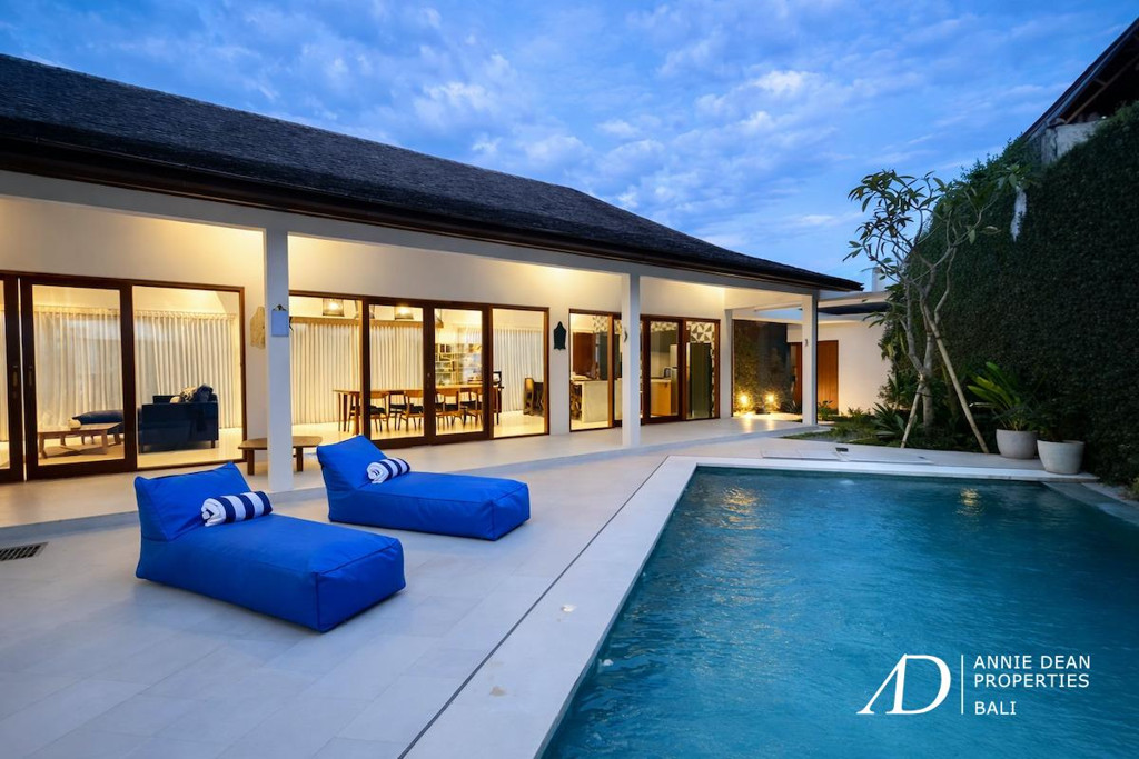 FREEHOLD | SINGLE-LEVEL TROPICAL VILLA WITH PRIVATE POOL