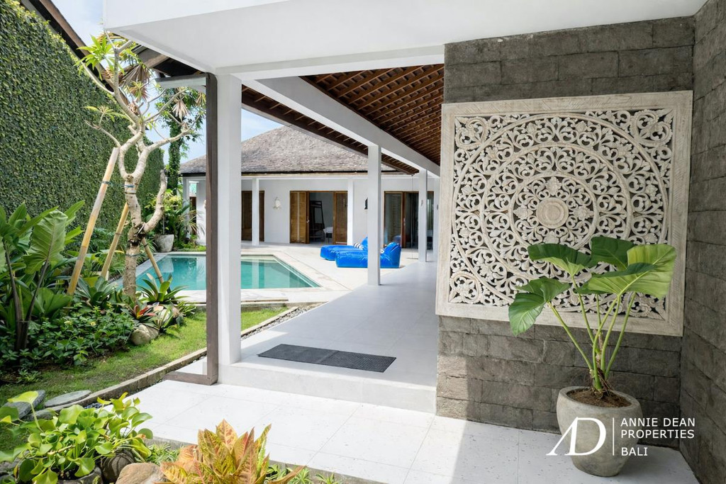 FREEHOLD | SINGLE-LEVEL TROPICAL VILLA WITH PRIVATE POOL