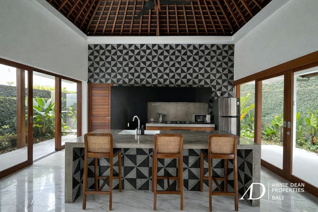 FREEHOLD | SINGLE-LEVEL TROPICAL VILLA WITH PRIVATE POOL