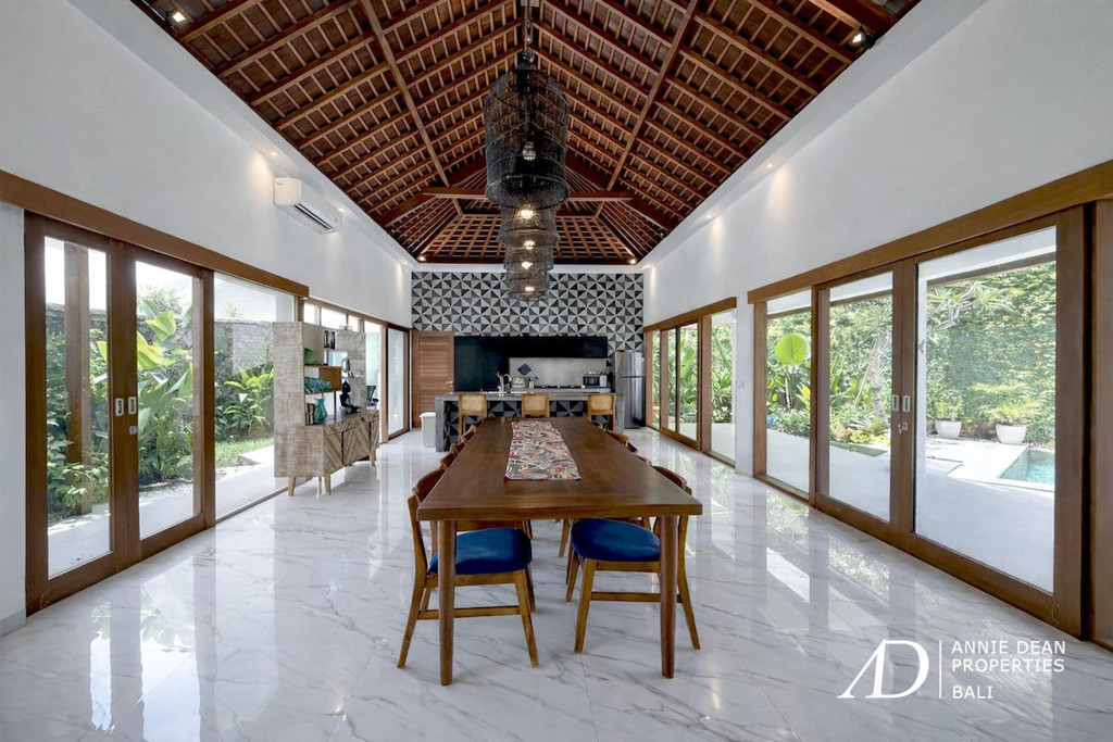 FREEHOLD | SINGLE-LEVEL TROPICAL VILLA WITH PRIVATE POOL