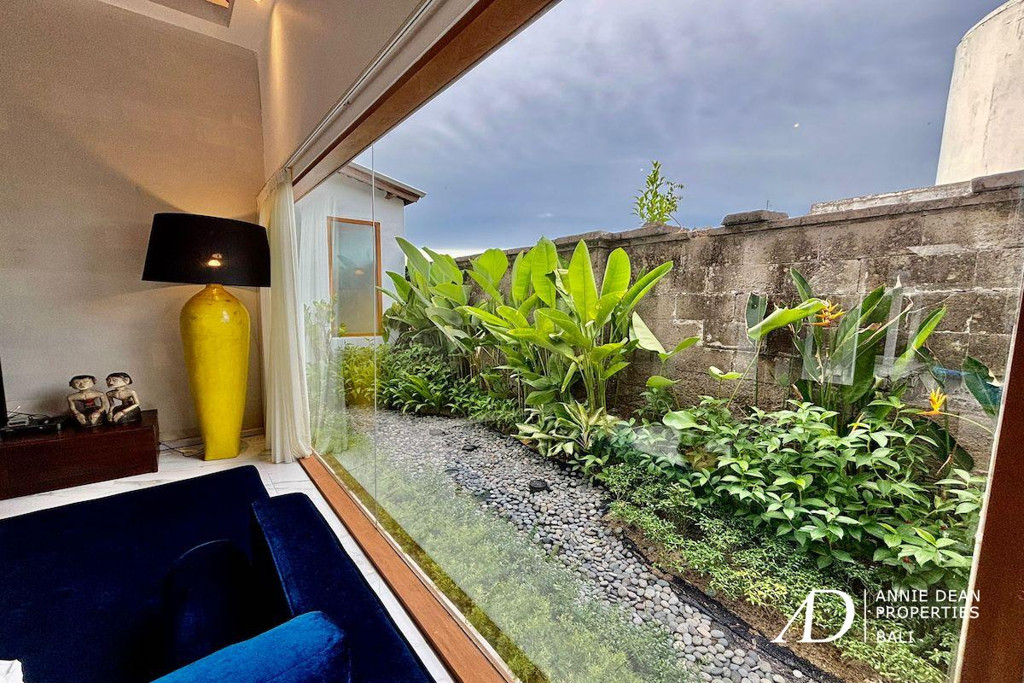 FREEHOLD | SINGLE-LEVEL TROPICAL VILLA WITH PRIVATE POOL