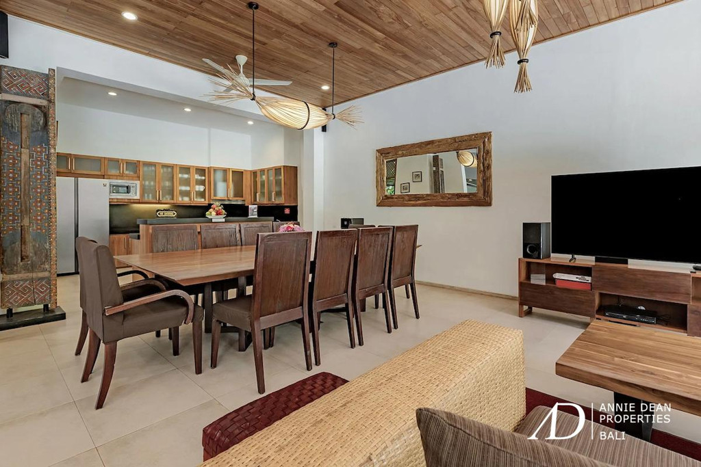 FREEHOLD 4-BEDROOM LUXURY VILLA JUST 300 METERS FROM SEMINYAK BEACH