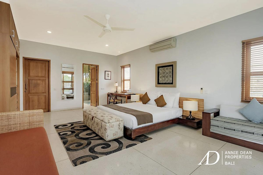 FREEHOLD 4-BEDROOM LUXURY VILLA JUST 300 METERS FROM SEMINYAK BEACH