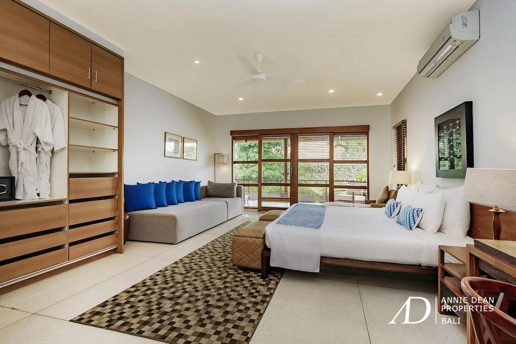 FREEHOLD 4-BEDROOM LUXURY VILLA JUST 300 METERS FROM SEMINYAK BEACH