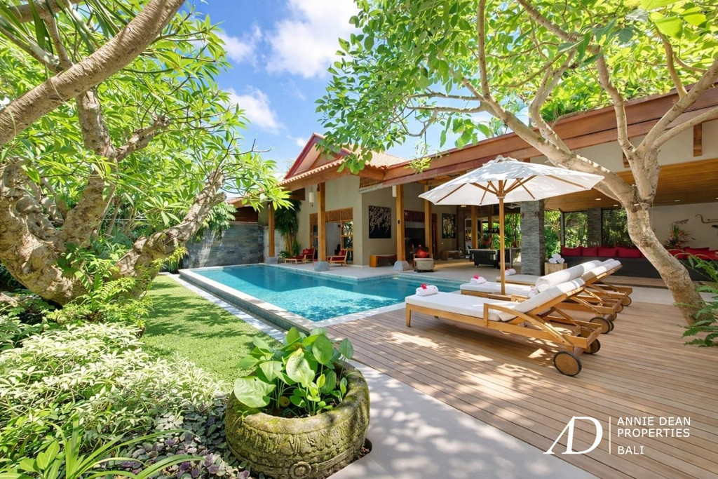 FREEHOLD 4-BEDROOM LUXURY VILLA JUST 300 METERS FROM SEMINYAK BEACH