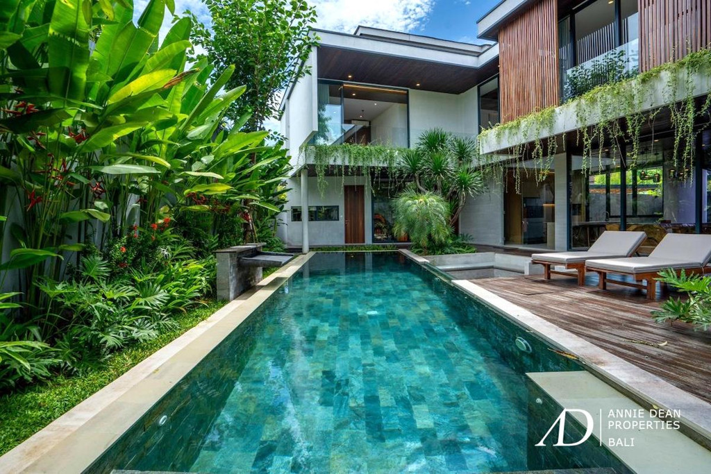 FREEHOLD | BRAND NEW 4-BEDROOM VILLA IN UMALAS