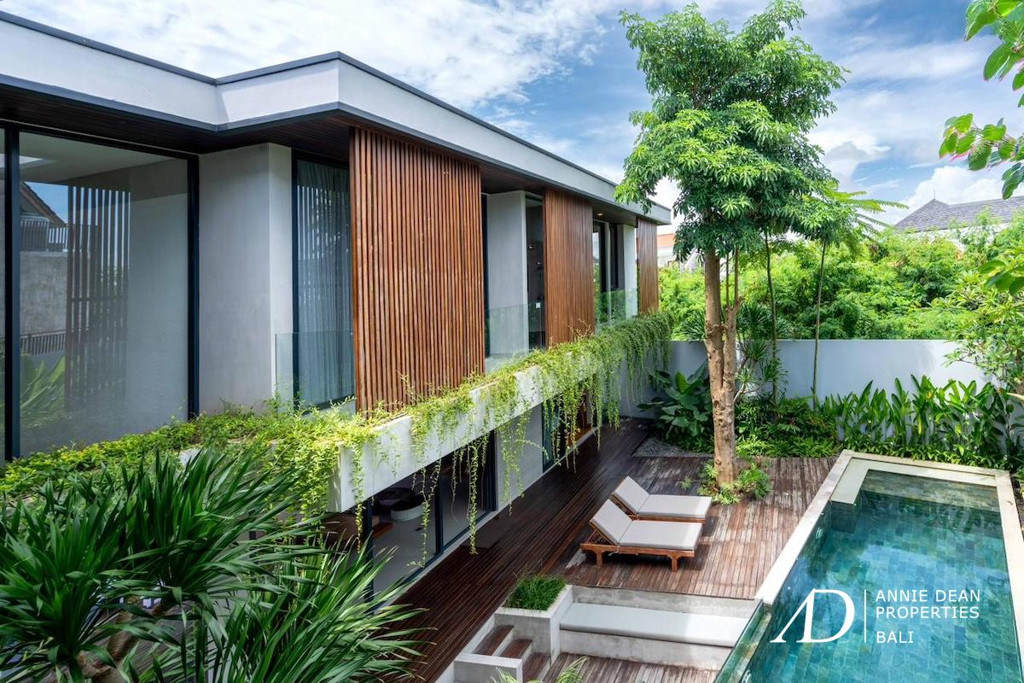 FREEHOLD | BRAND NEW 4-BEDROOM VILLA IN UMALAS