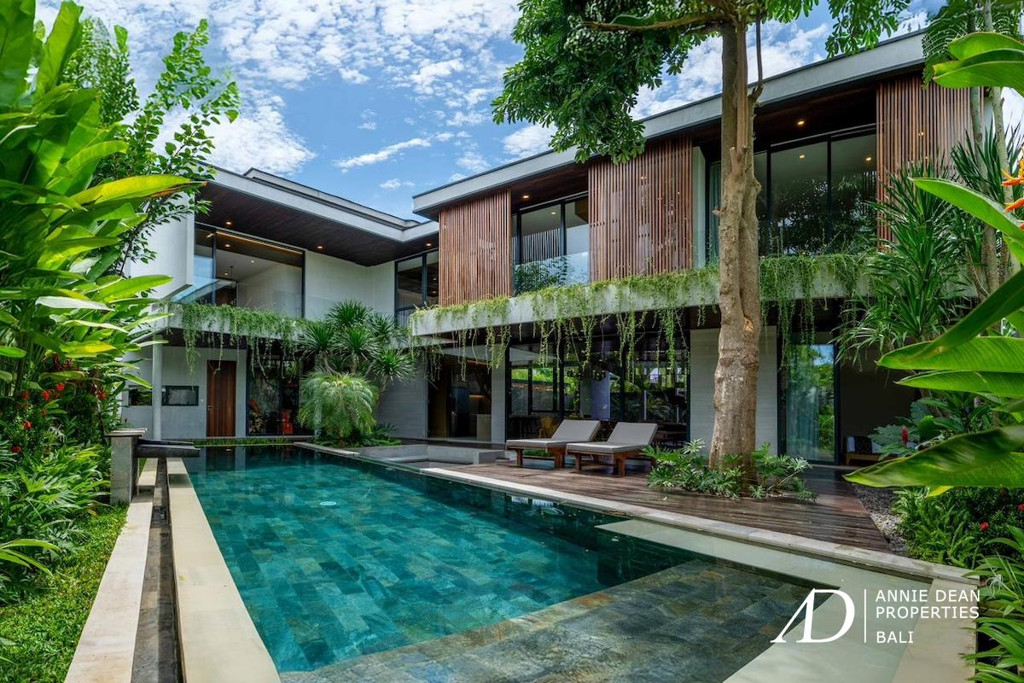 FREEHOLD | BRAND NEW 4-BEDROOM VILLA IN UMALAS