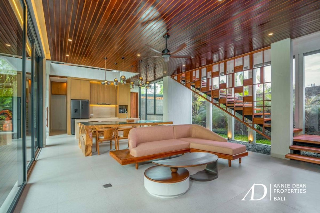 FREEHOLD | BRAND NEW 4-BEDROOM VILLA IN UMALAS