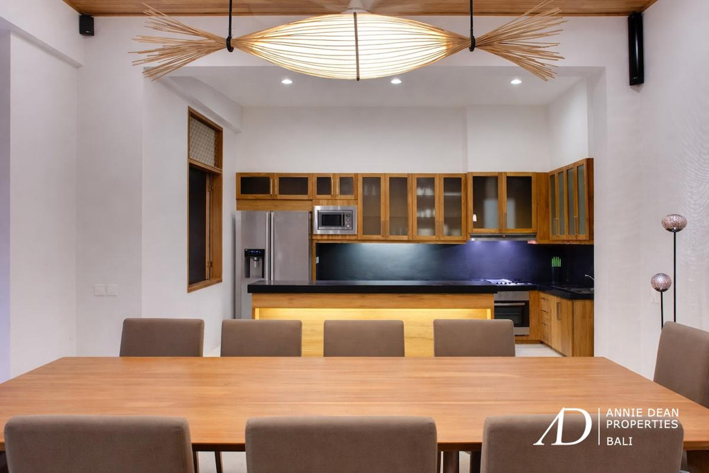 FREEHOLD | LUXURY 6-BEDROOM ESTATE IN PRIME OBEROI, SEMINYAK