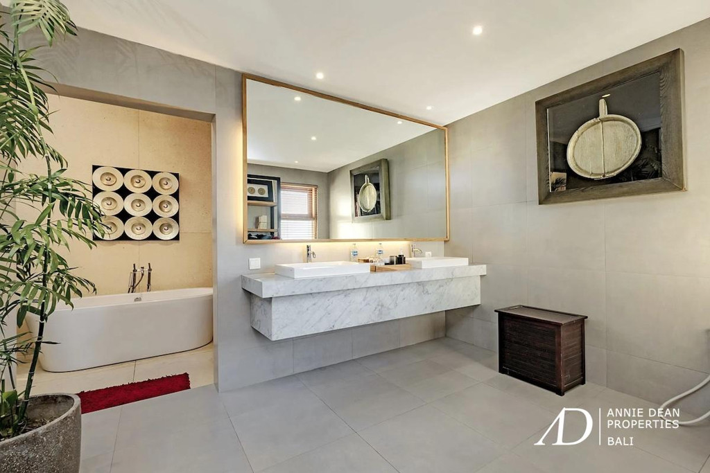 FREEHOLD | LUXURY 6-BEDROOM ESTATE IN PRIME OBEROI, SEMINYAK