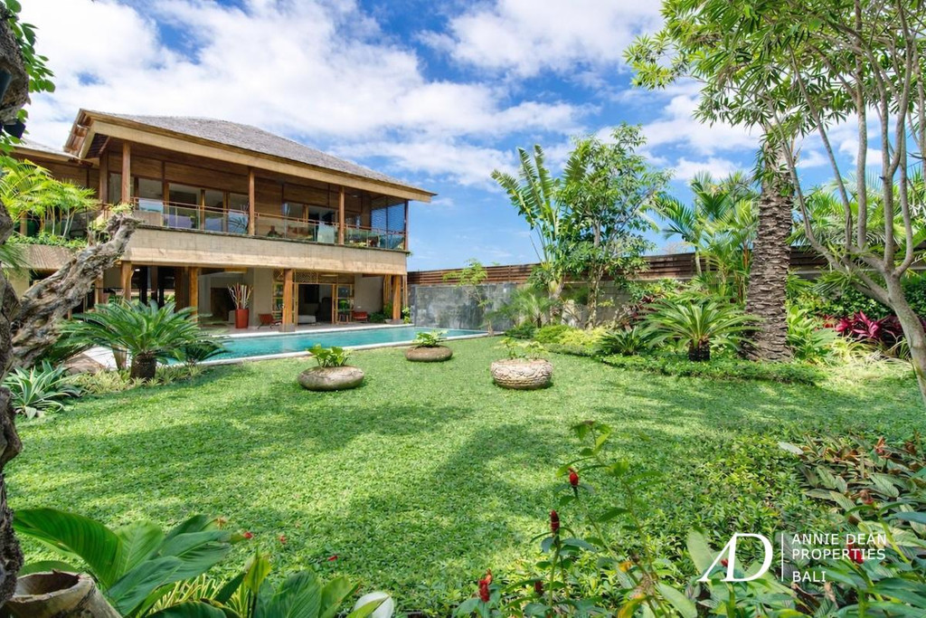 FREEHOLD | LUXURY 6-BEDROOM ESTATE IN PRIME OBEROI, SEMINYAK