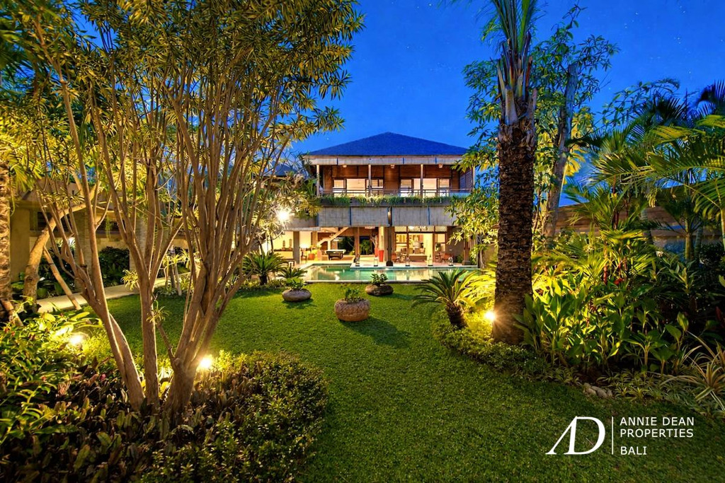 FREEHOLD | LUXURY 6-BEDROOM ESTATE IN PRIME OBEROI, SEMINYAK