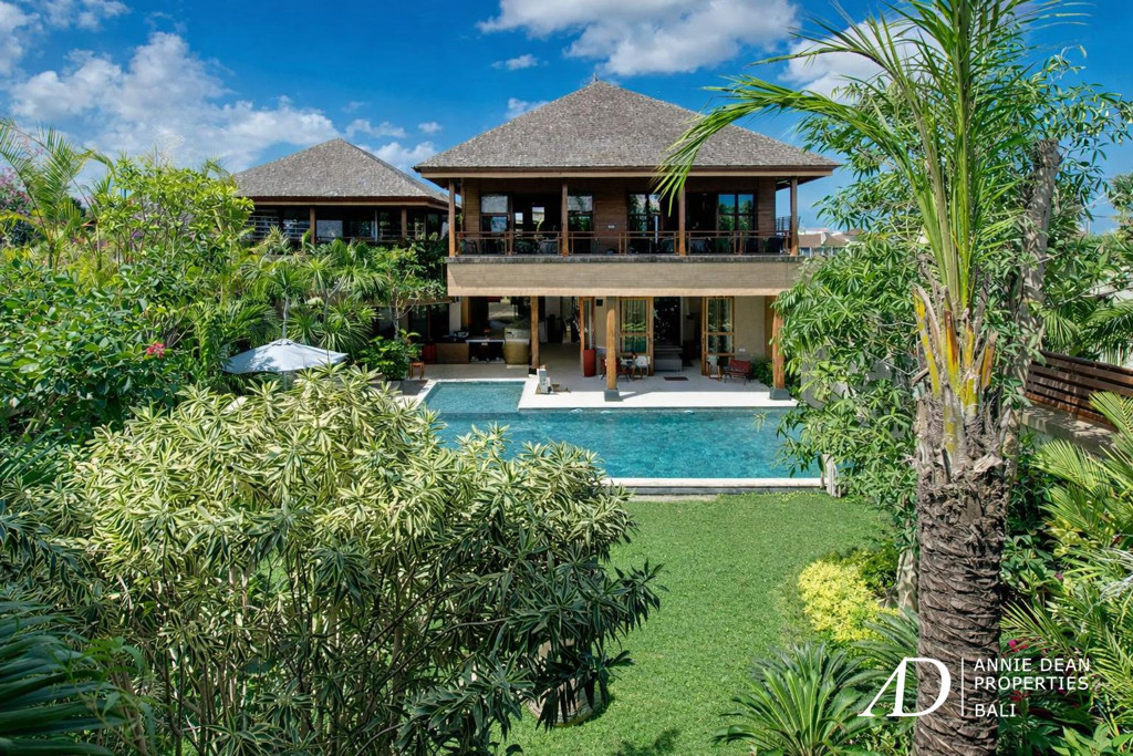 FREEHOLD | LUXURY 6-BEDROOM ESTATE IN PRIME OBEROI, SEMINYAK