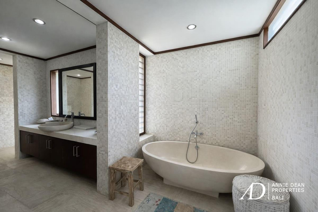 FREEHOLD | BALINESE-STYLE VILLA WITHIN GATED ESTATE IN PERERENAN