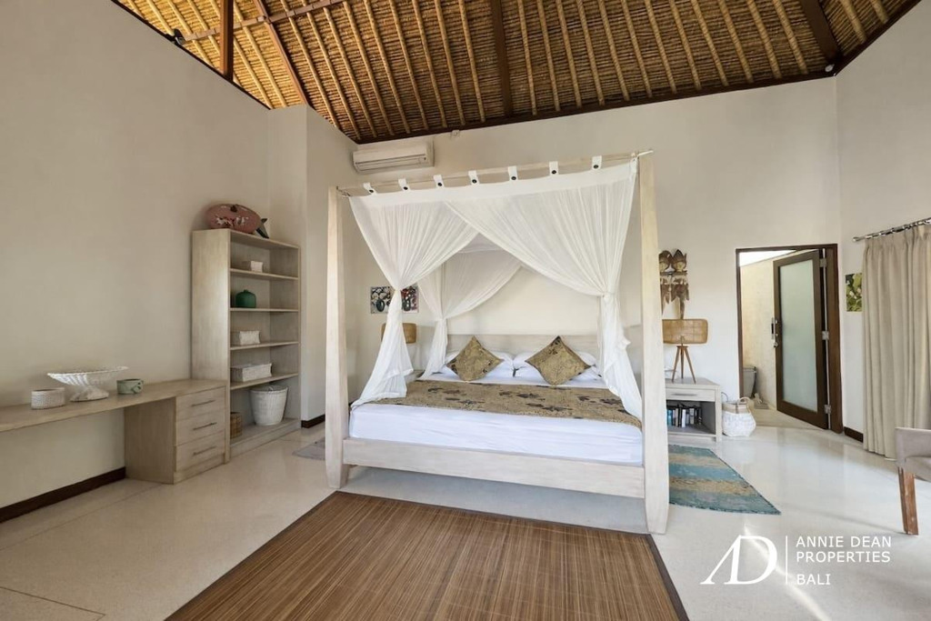 FREEHOLD | BALINESE-STYLE VILLA WITHIN GATED ESTATE IN PERERENAN
