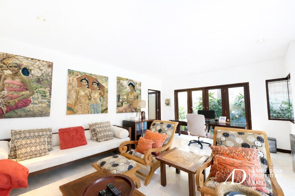 FREEHOLD | BALINESE-STYLE VILLA WITHIN GATED ESTATE IN PERERENAN