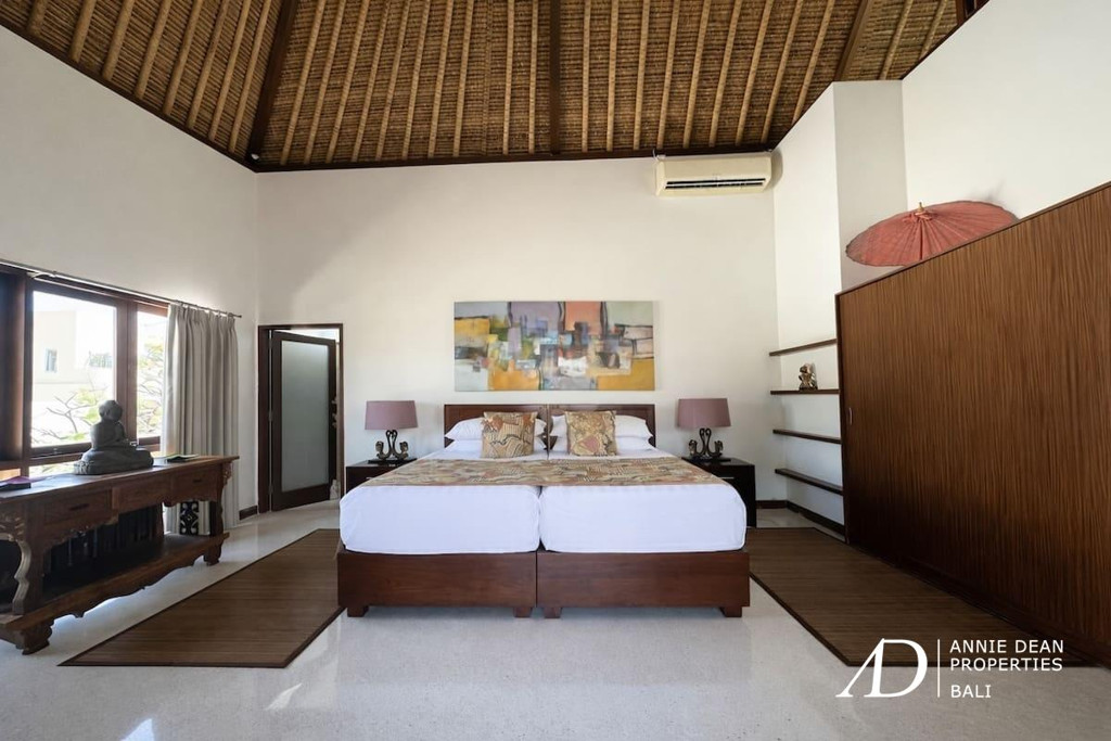 FREEHOLD | BALINESE-STYLE VILLA WITHIN GATED ESTATE IN PERERENAN