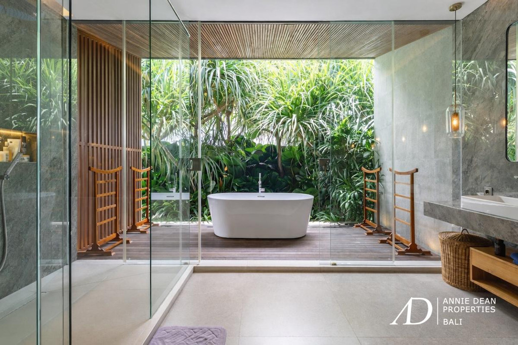 FREEHOLD | MODERN DESIGNER VILLA WITH RICE FIELD VIEWS - TABANAN