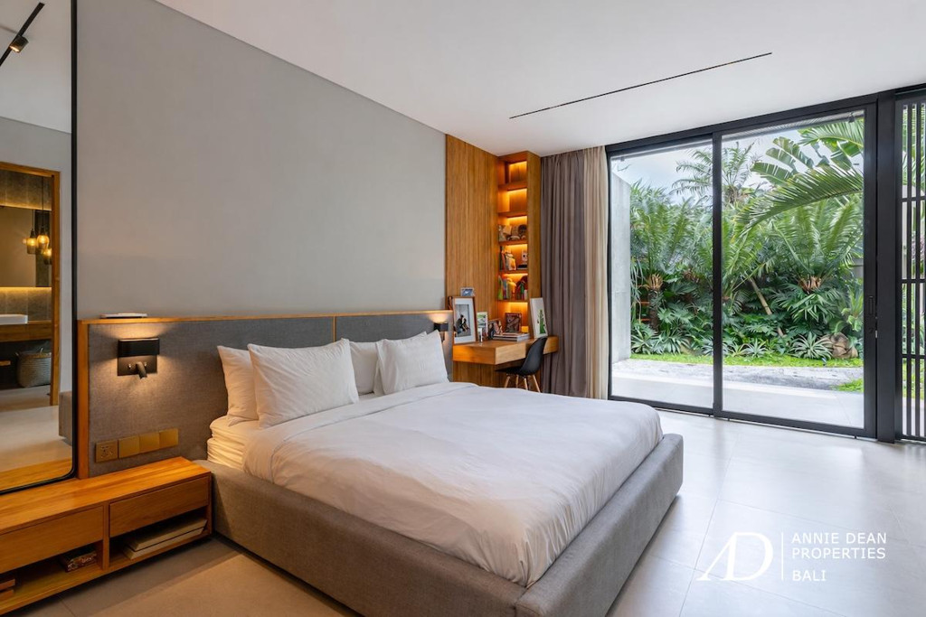 FREEHOLD | MODERN DESIGNER VILLA WITH RICE FIELD VIEWS - TABANAN