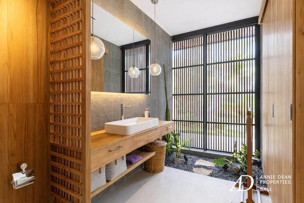 FREEHOLD | MODERN DESIGNER VILLA WITH RICE FIELD VIEWS - TABANAN