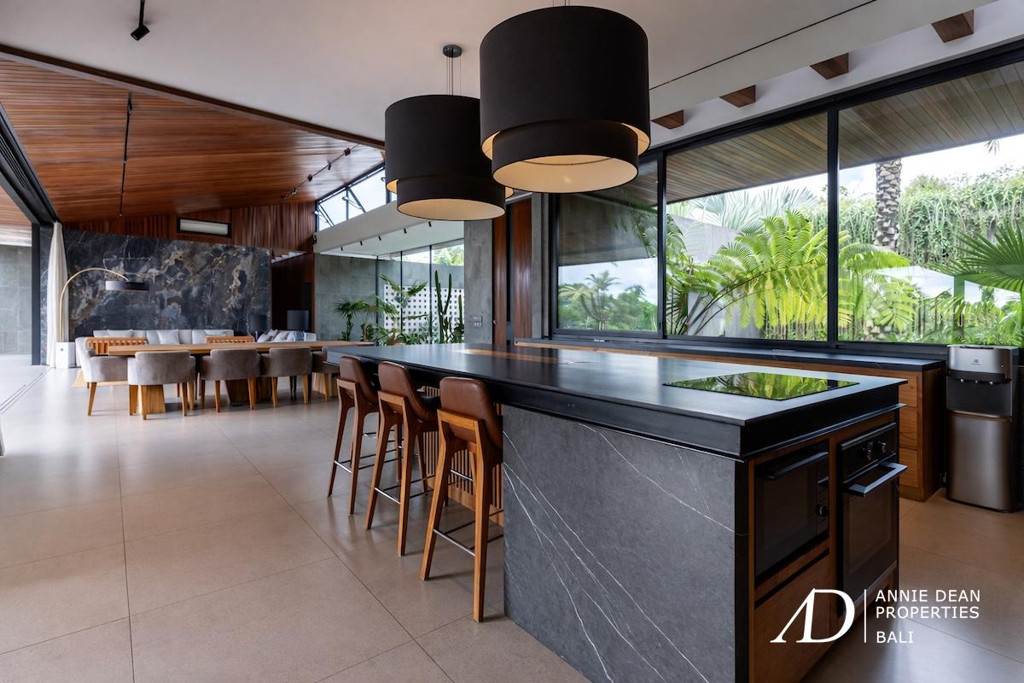 FREEHOLD | MODERN DESIGNER VILLA WITH RICE FIELD VIEWS - TABANAN