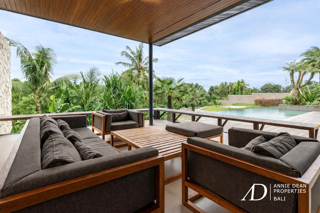 FREEHOLD | MODERN DESIGNER VILLA WITH RICE FIELD VIEWS - TABANAN
