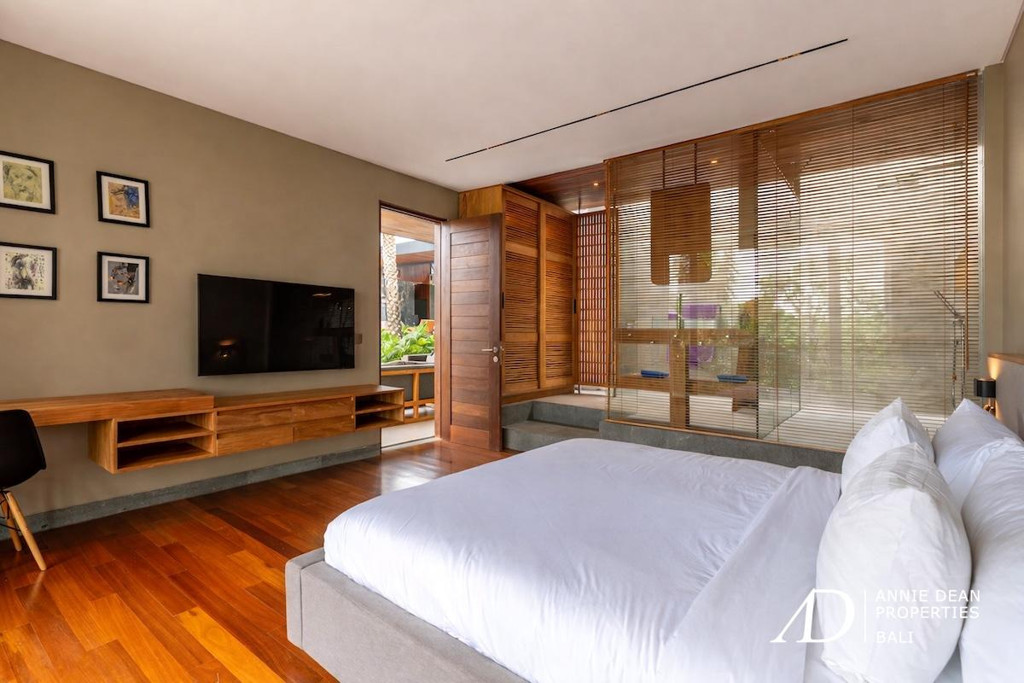 FREEHOLD | MODERN DESIGNER VILLA WITH RICE FIELD VIEWS - TABANAN