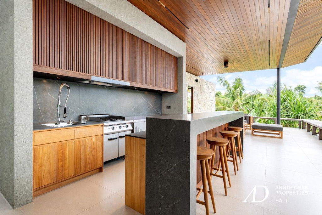 FREEHOLD | MODERN DESIGNER VILLA WITH RICE FIELD VIEWS - TABANAN