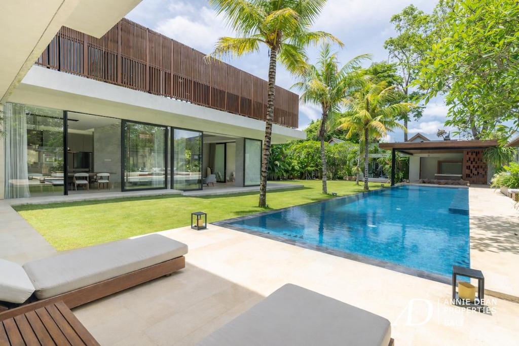 LEASEHOLD | MODERN LUXURY 4-BED VILLA IN THE PRIME AREA OF BATU BELIG