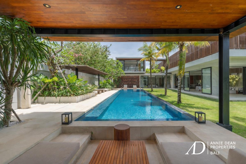 LEASEHOLD | MODERN LUXURY 4-BED VILLA IN THE PRIME AREA OF BATU BELIG