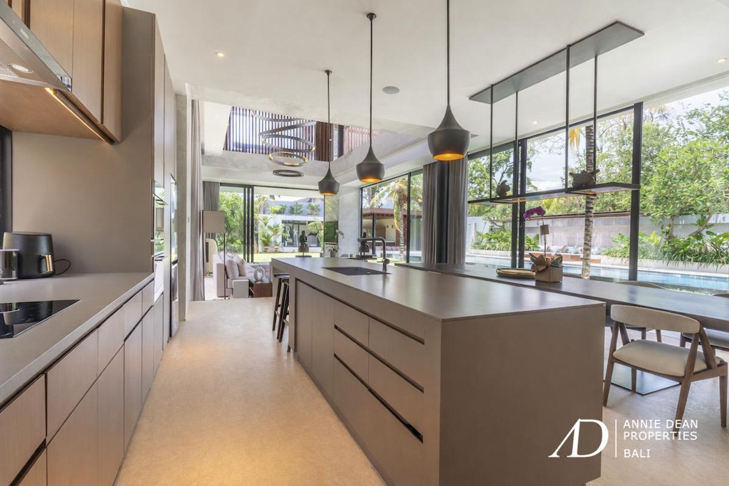 LEASEHOLD | MODERN LUXURY 4-BED VILLA IN THE PRIME AREA OF BATU BELIG