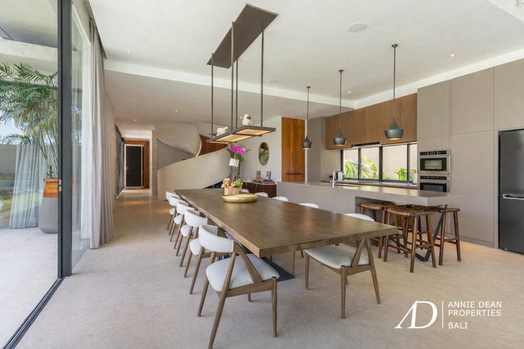 LEASEHOLD | MODERN LUXURY 4-BED VILLA IN THE PRIME AREA OF BATU BELIG