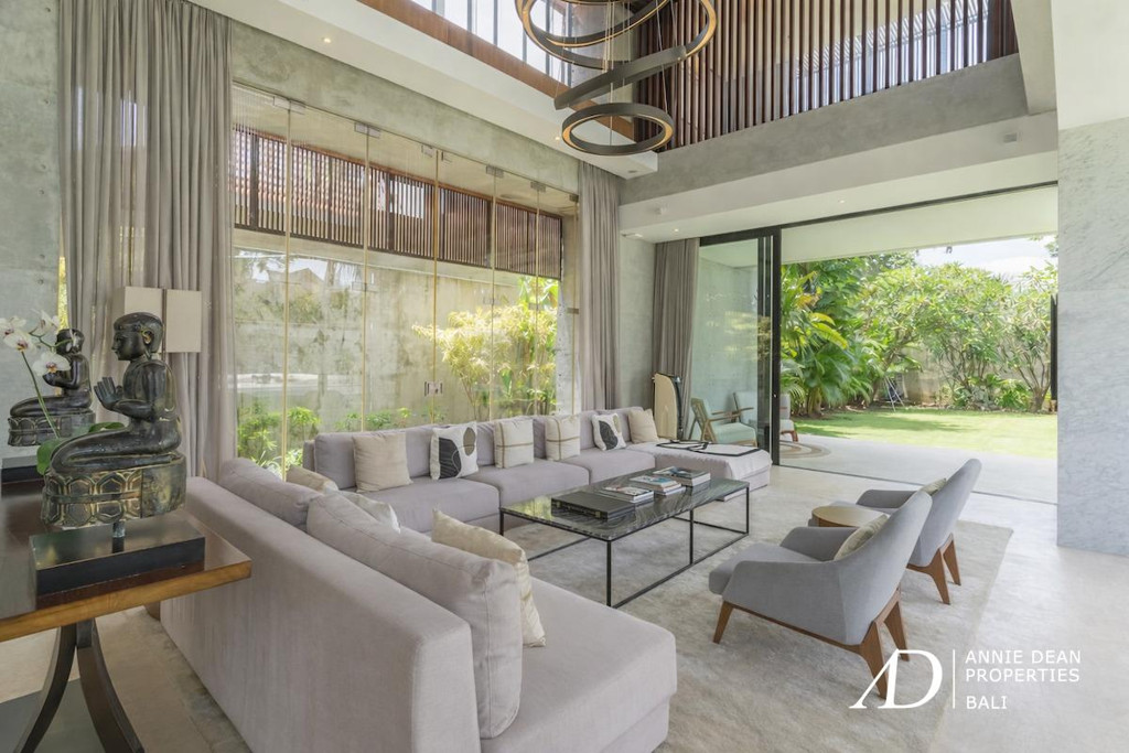 LEASEHOLD | MODERN LUXURY 4-BED VILLA IN THE PRIME AREA OF BATU BELIG