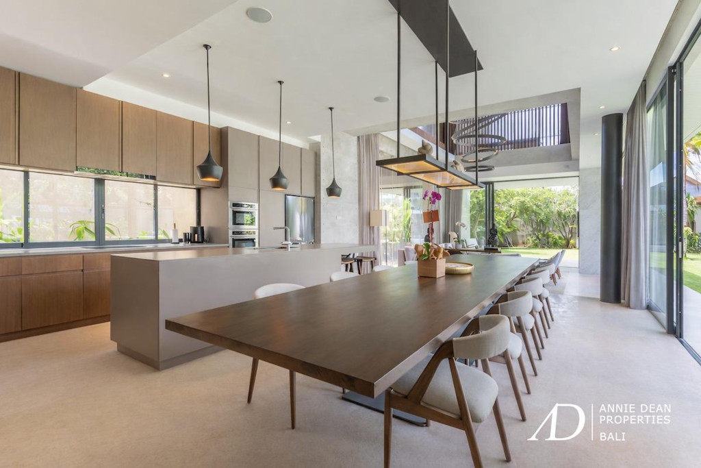 LEASEHOLD | MODERN LUXURY 4-BED VILLA IN THE PRIME AREA OF BATU BELIG