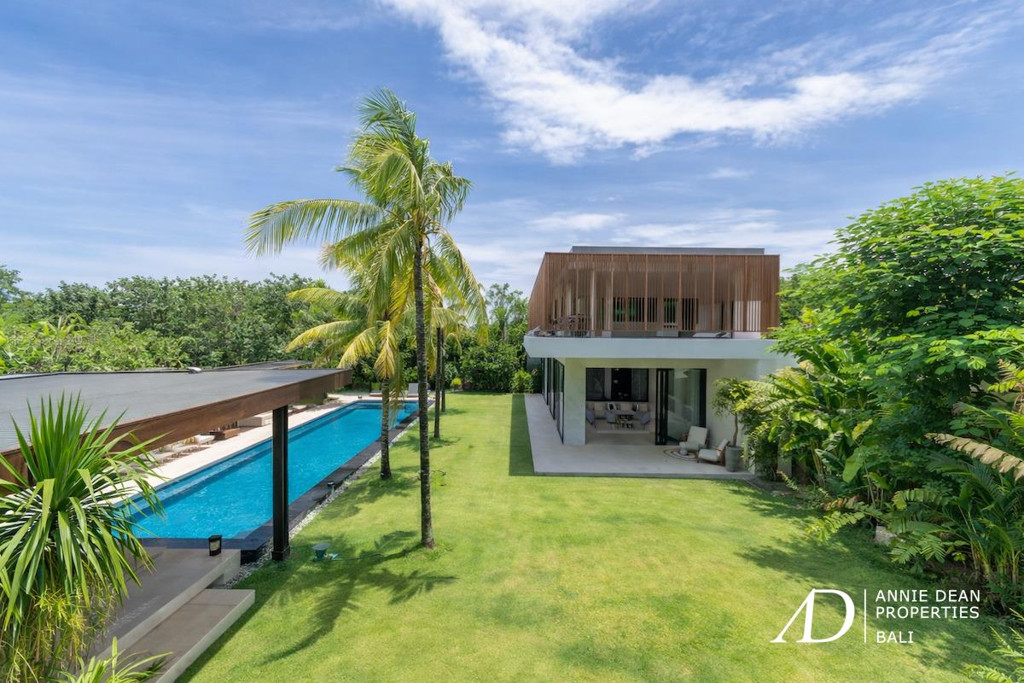 LEASEHOLD | MODERN LUXURY 4-BED VILLA IN THE PRIME AREA OF BATU BELIG