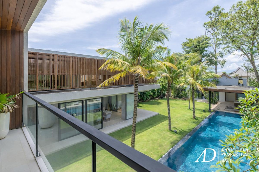 LEASEHOLD | MODERN LUXURY 4-BED VILLA IN THE PRIME AREA OF BATU BELIG