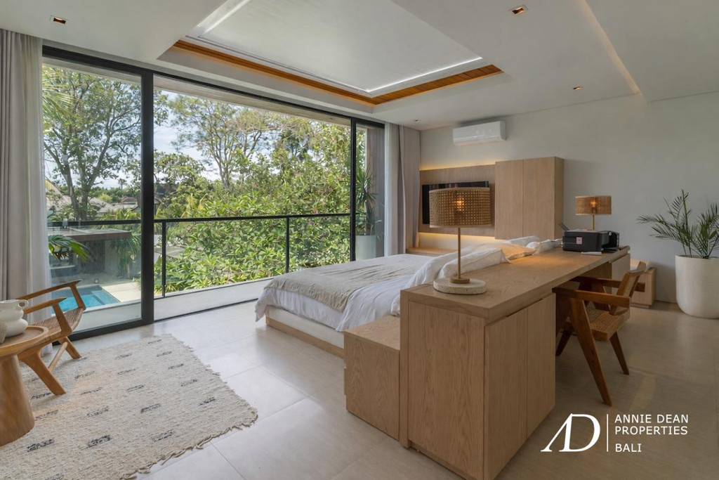 LEASEHOLD | MODERN LUXURY 4-BED VILLA IN THE PRIME AREA OF BATU BELIG