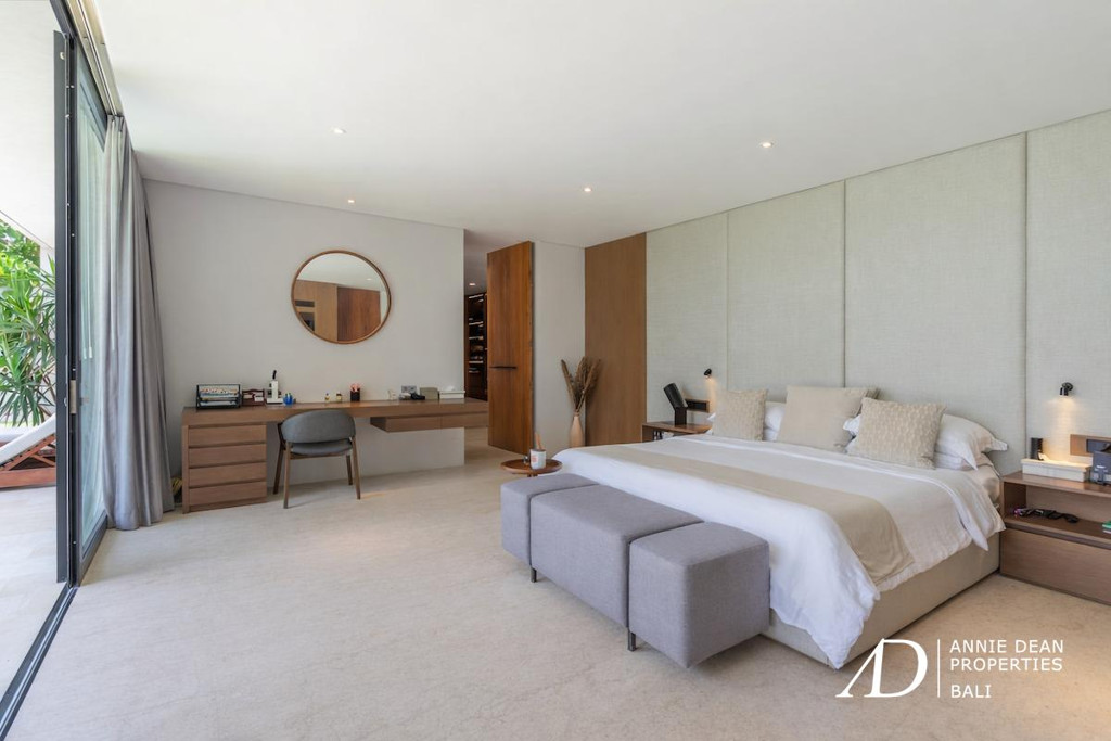 LEASEHOLD | MODERN LUXURY 4-BED VILLA IN THE PRIME AREA OF BATU BELIG