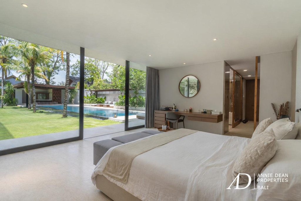 LEASEHOLD | MODERN LUXURY 4-BED VILLA IN THE PRIME AREA OF BATU BELIG