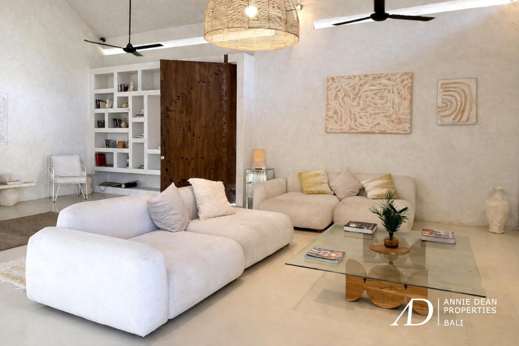 FREEHOLD FULLY RENOVATED BEACHSIDE RETREAT IN PERERENAN