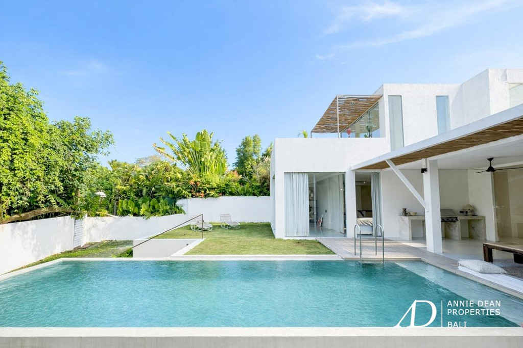 FREEHOLD FULLY RENOVATED BEACHSIDE RETREAT IN PERERENAN