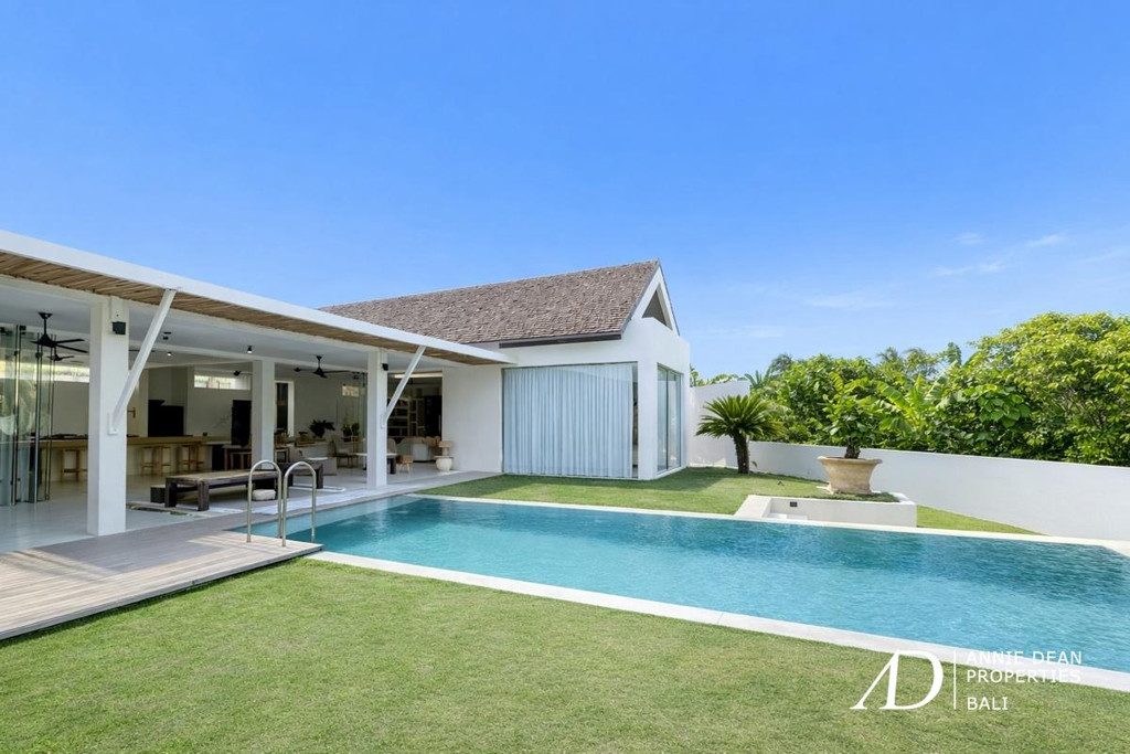 FREEHOLD FULLY RENOVATED BEACHSIDE RETREAT IN PERERENAN