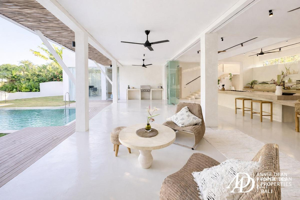 FREEHOLD FULLY RENOVATED BEACHSIDE RETREAT IN PERERENAN