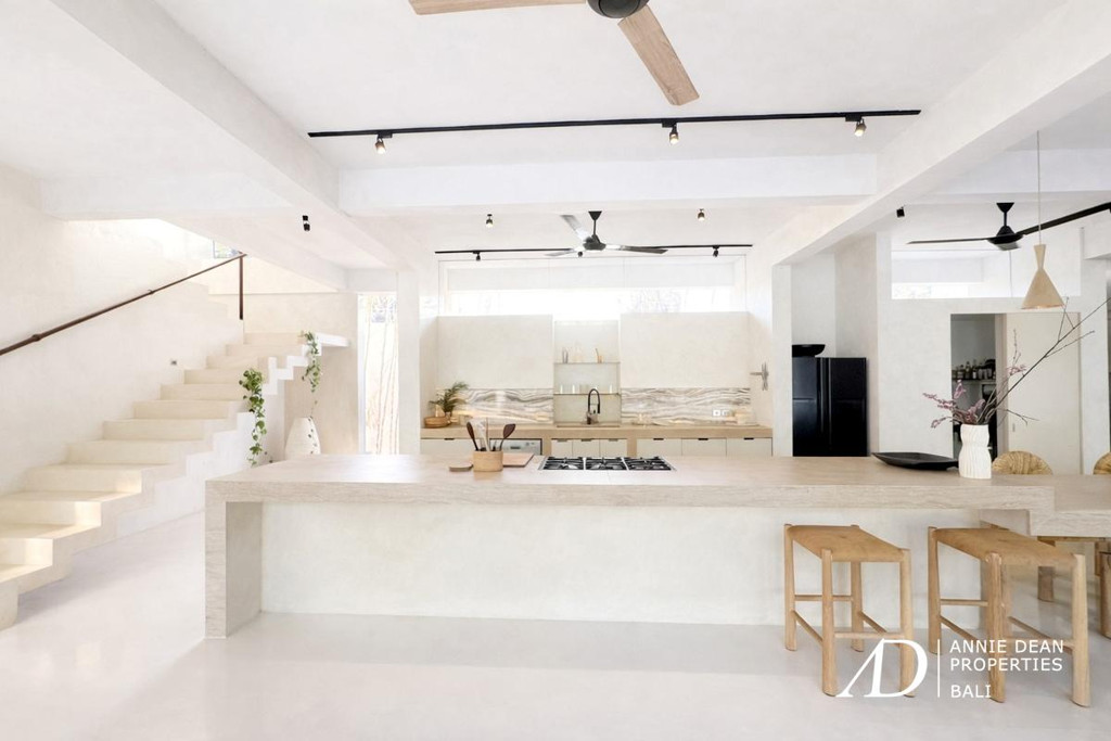 FREEHOLD FULLY RENOVATED BEACHSIDE RETREAT IN PERERENAN