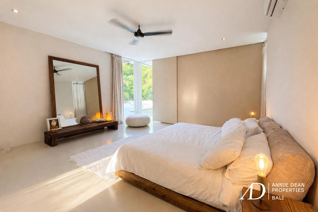 FREEHOLD FULLY RENOVATED BEACHSIDE RETREAT IN PERERENAN