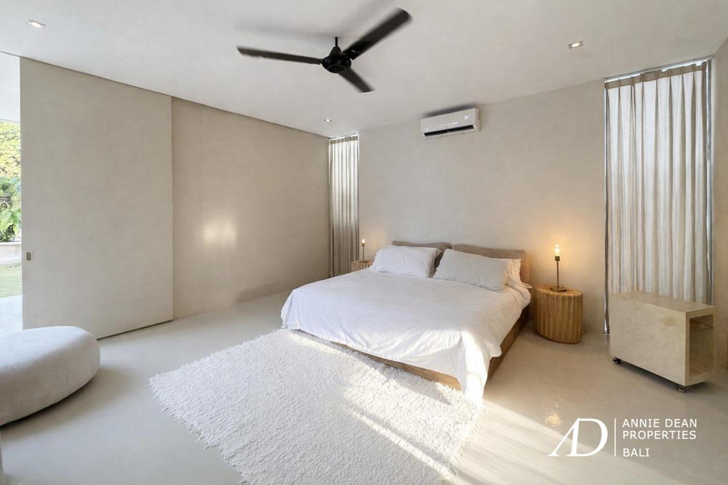 FREEHOLD FULLY RENOVATED BEACHSIDE RETREAT IN PERERENAN